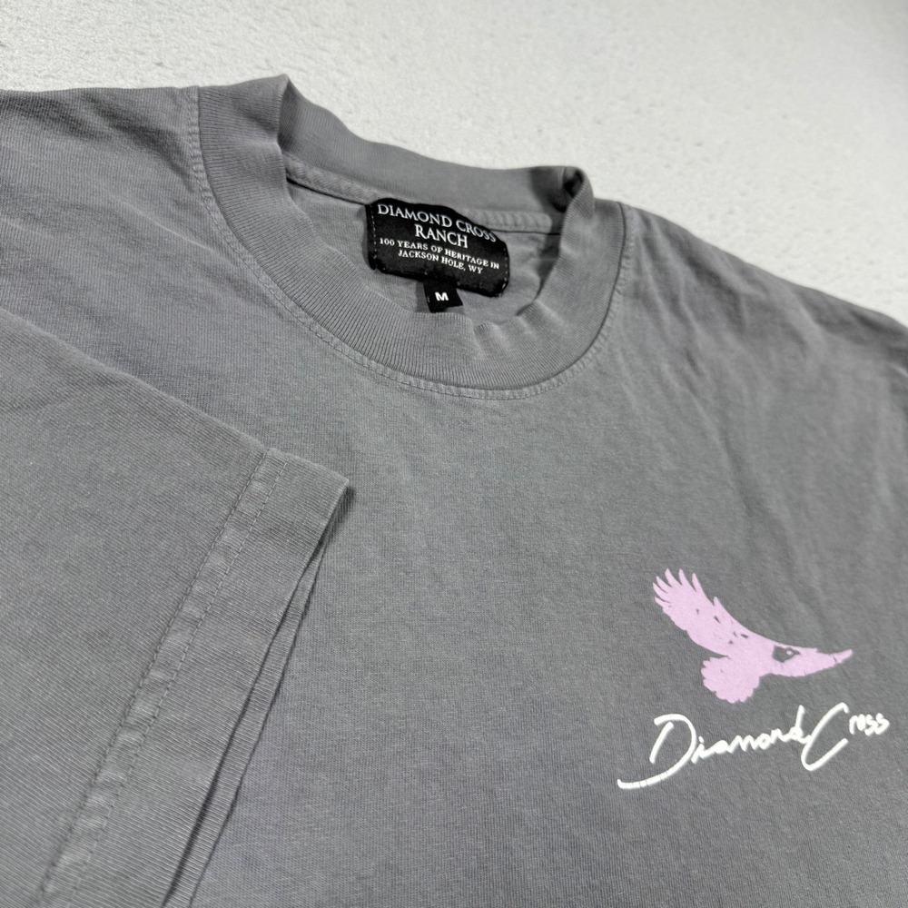 Diamond Cross Ranch Jackson Hole Wyoming Graphic T-Shirt Gray Pink Eagle Mens M